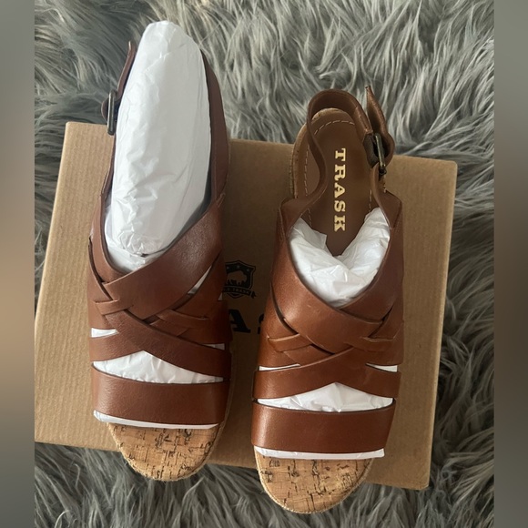 Trask Women's Tan Leather Sandals - Picture 1 of 3